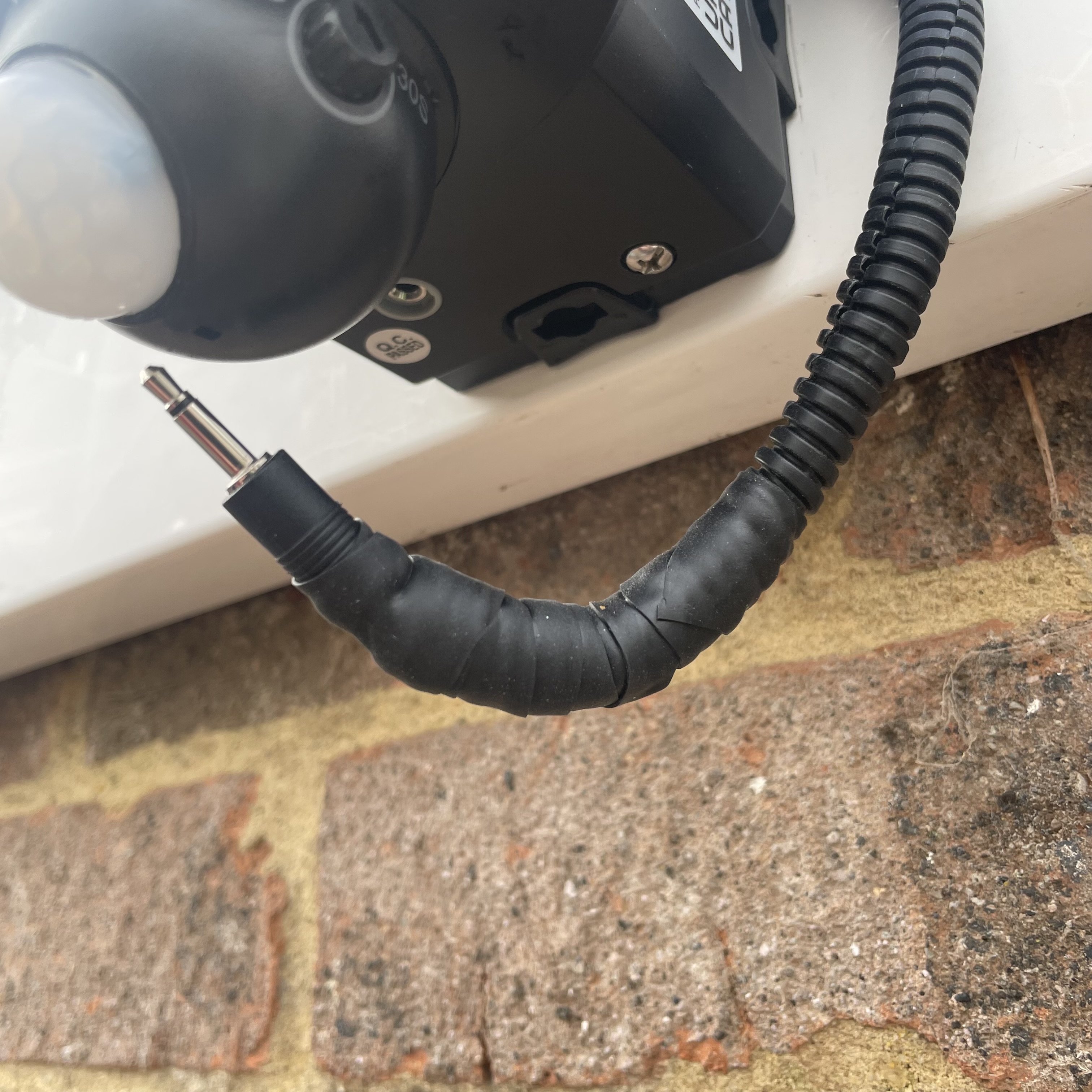 Taping at the light 💅